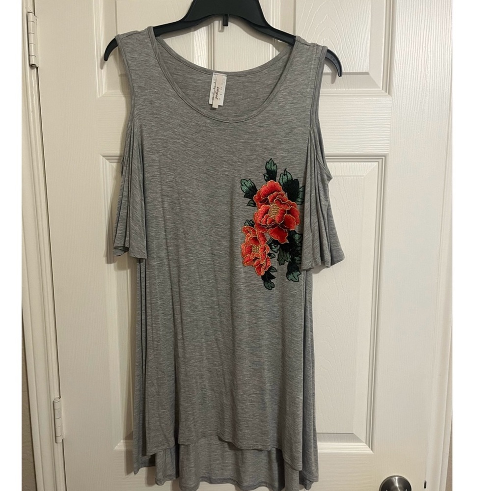 Ladies Gray Cold Shoulder top with rose detail